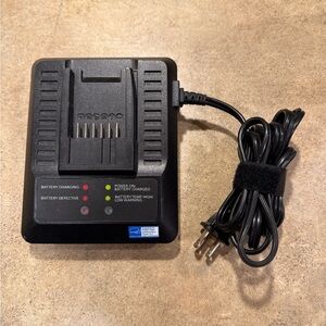 Genuine OEM WORX 14.4V - 18V Lithium Ion Battery Charger WA3840 Tested